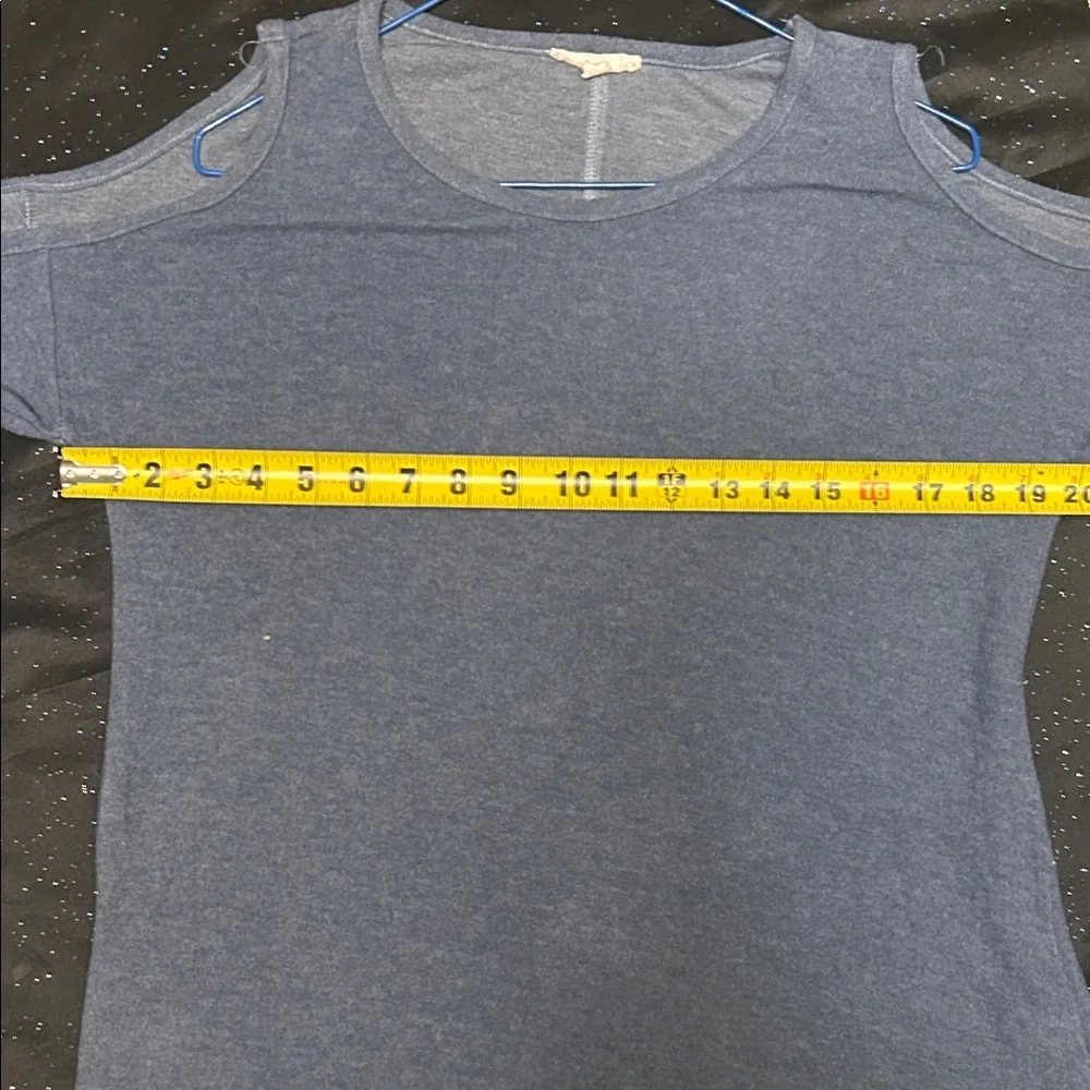*DONATED*  Women's Blue Lace Accent Top